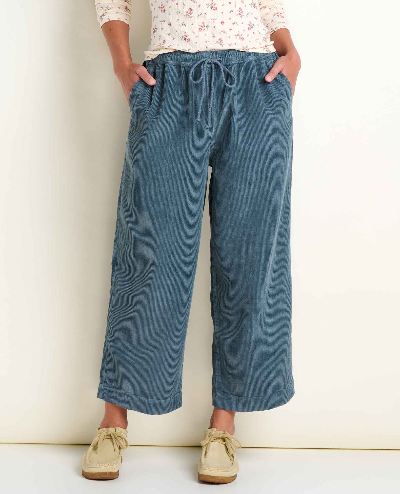 msg:Logan is 5'9 ½" and is wearing a size small.