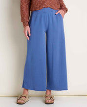 msg:Logan is 5'9 ½" and is wearing a size small.