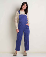 msg:Logan is 5'9 ½" and is wearing a size small.