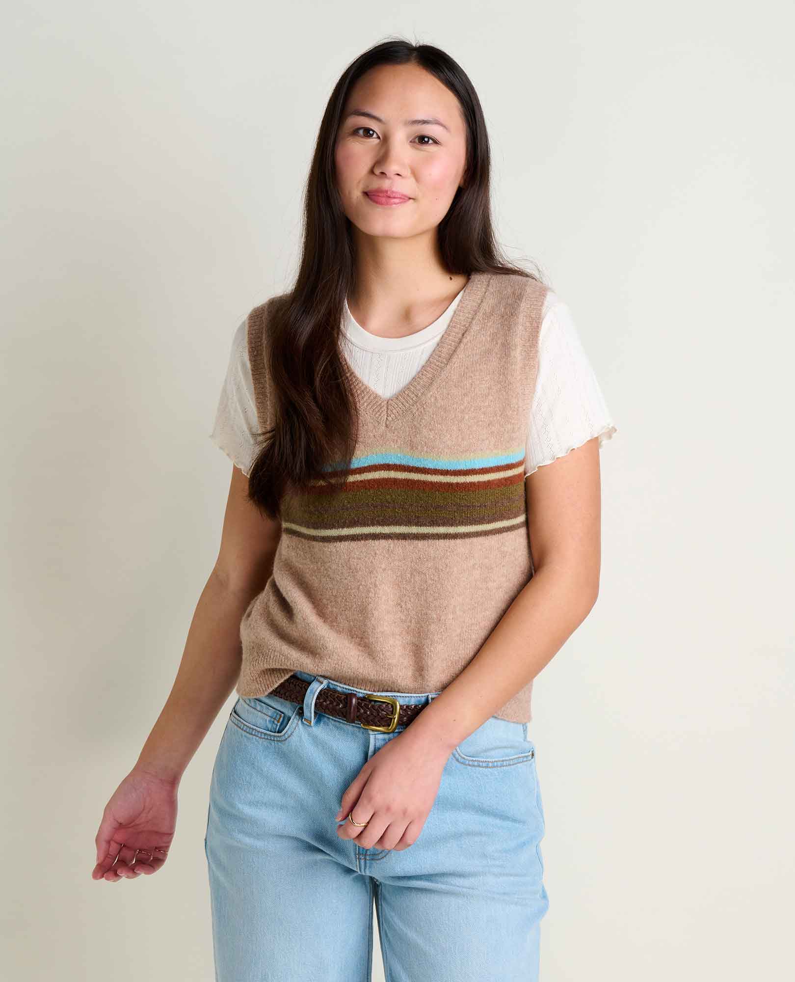 msg:China is 5'8 1/2" and is wearing a size small.