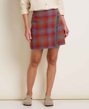 msg:Logan is 5'9 ½" and is wearing a size small.