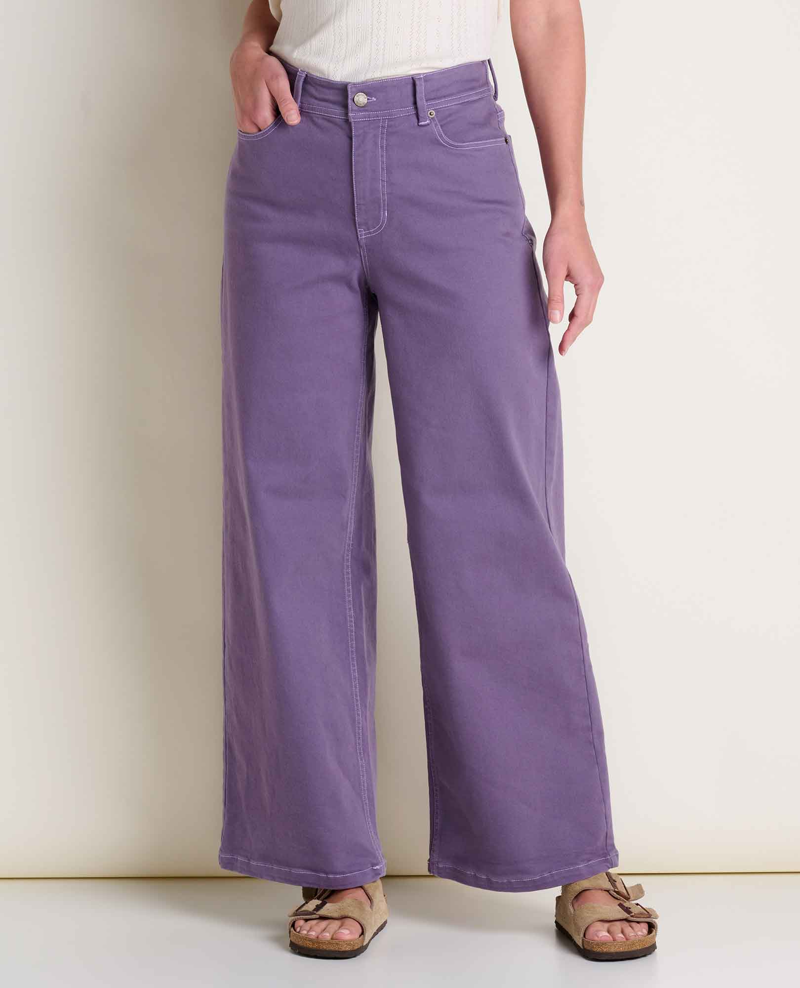 msg:Logan is 5'9 ½" and is wearing a size 6.