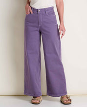 msg:Logan is 5'9 ½" and is wearing a size 6.