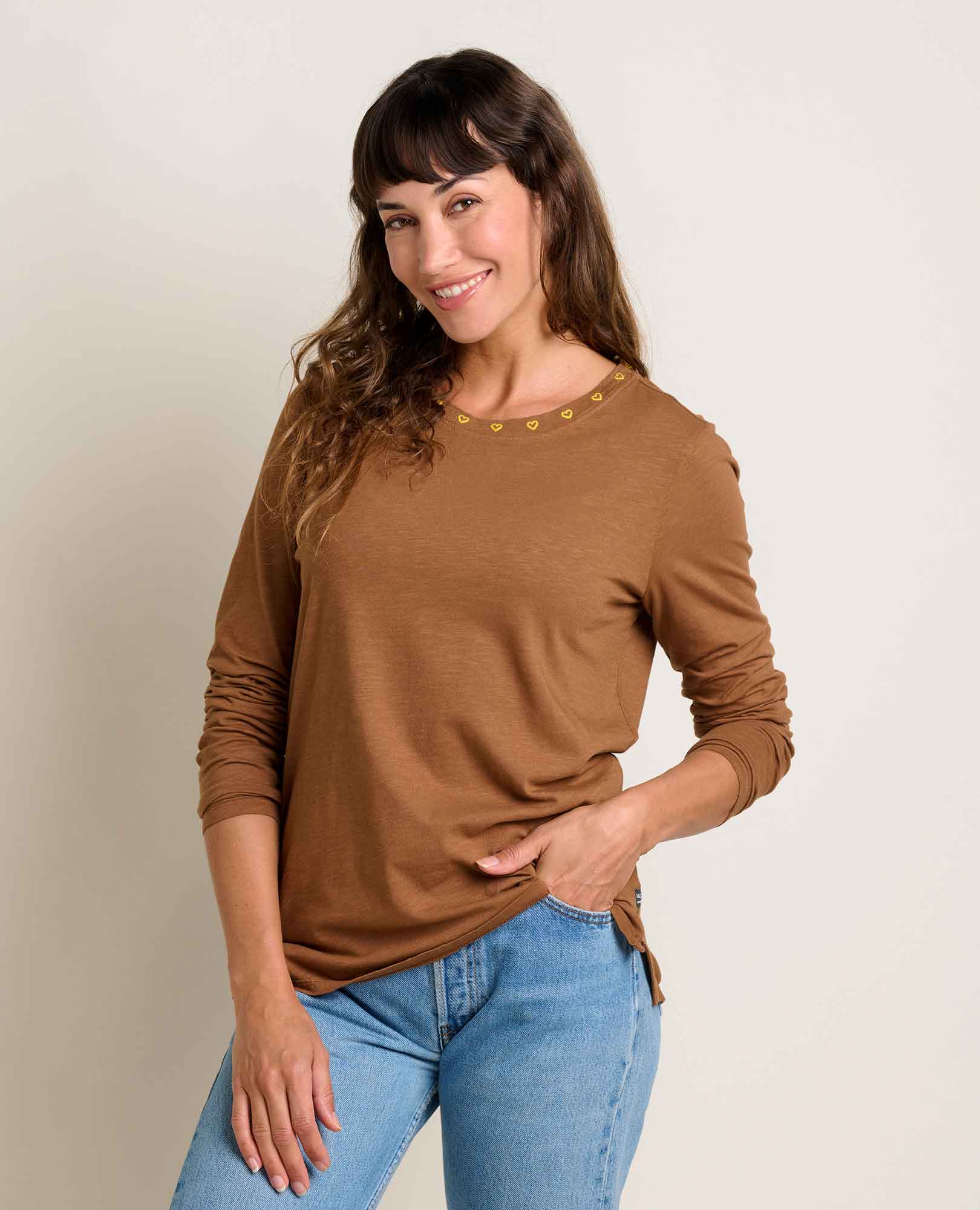 msg:Brook is 5'8" and is wearing a size small.