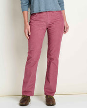 msg:Logan is 5'9 ½" and is wearing a size 6.