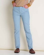 msg:Logan is 5'9 ½" and is wearing a size 6.