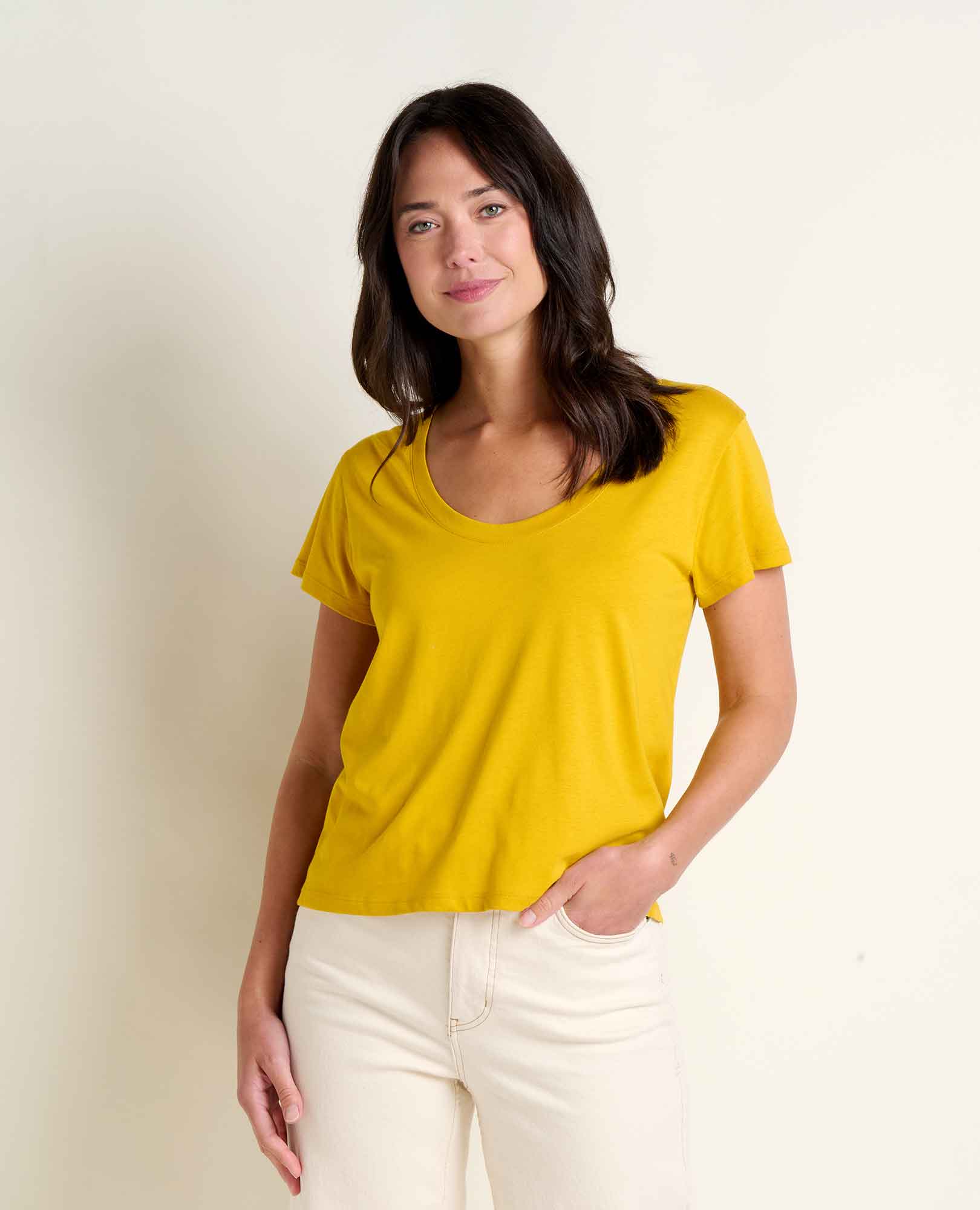 msg:Logan is 5'9 ½" and is wearing a size small.