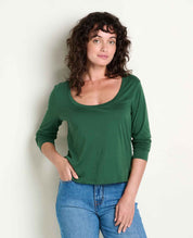 msg:Rayana is 5'9" and is wearing a size small.
