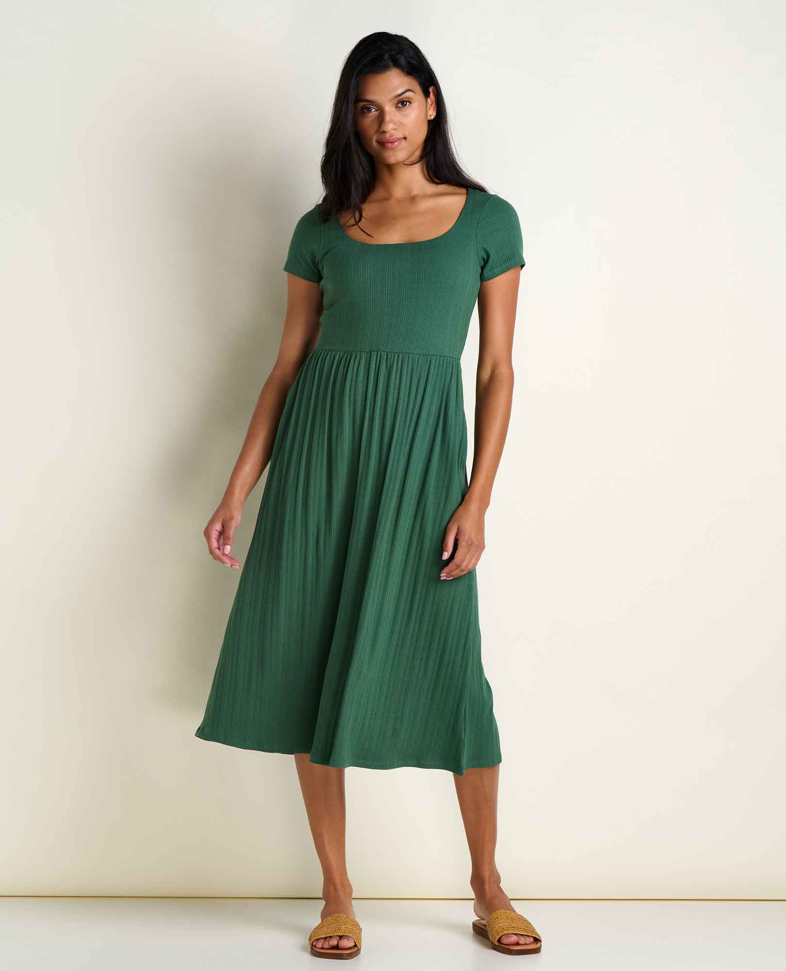 msg:Araya is 5'9 1/2" and is wearing a size small.