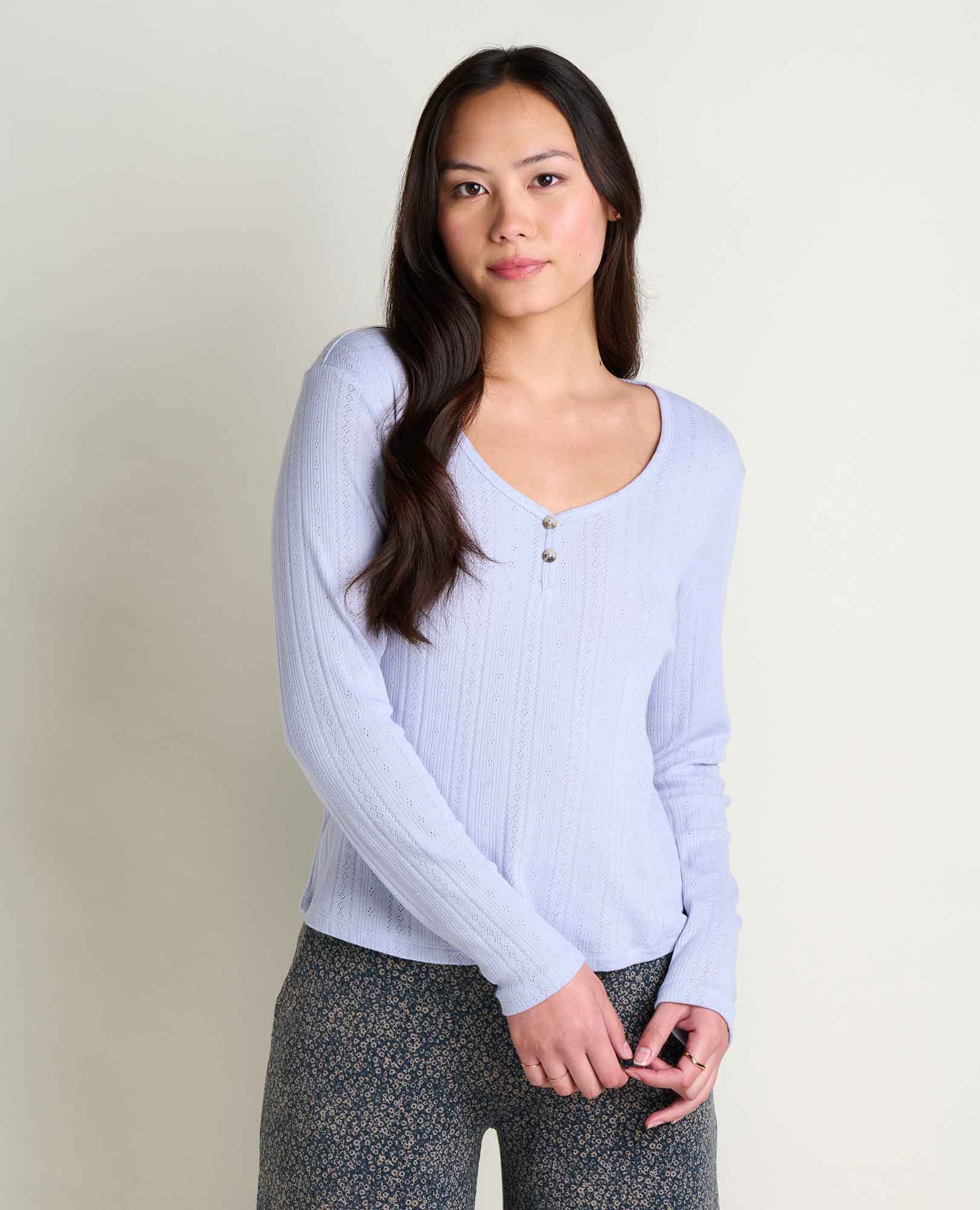msg:China is 5'8 1/2" and is wearing a size small.