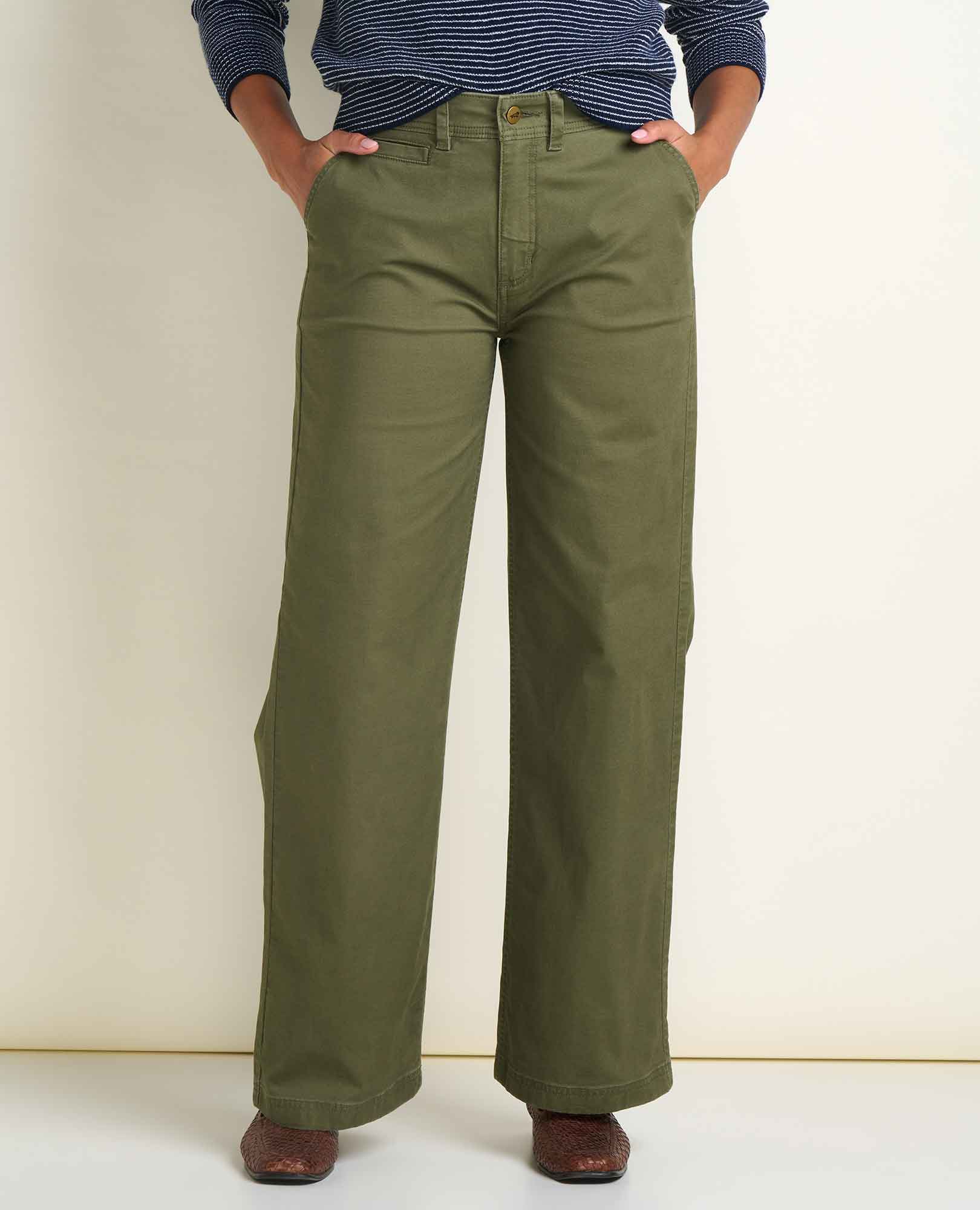 msg:Araya is 5'9 1/2" and is wearing a size 6.