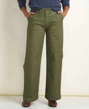 msg:Araya is 5'9 1/2" and is wearing a size 6.