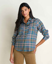 msg:Araya is 5'9 1/2" and is wearing a size small.