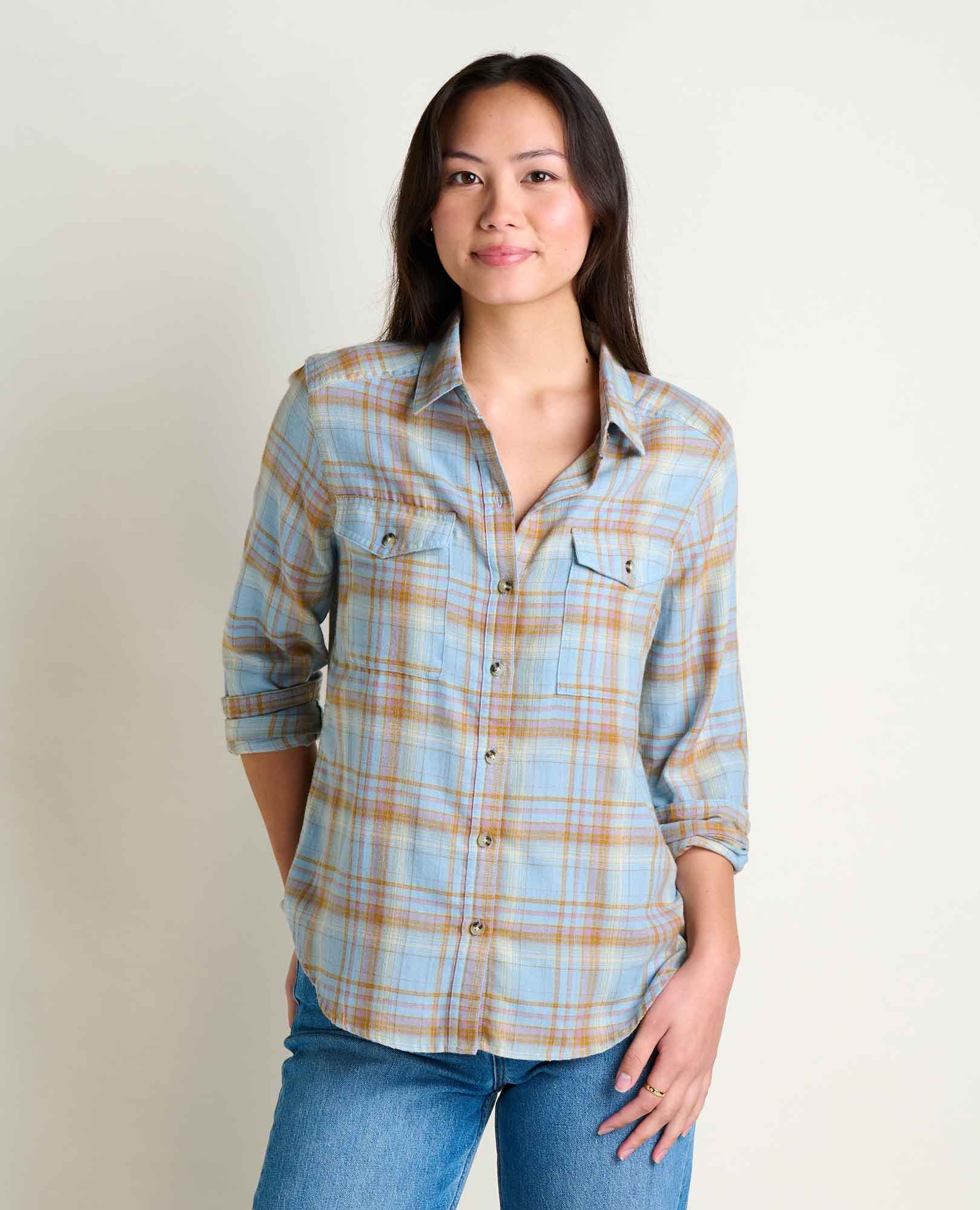 msg:China is 5'8 1/2" and is wearing a size small.