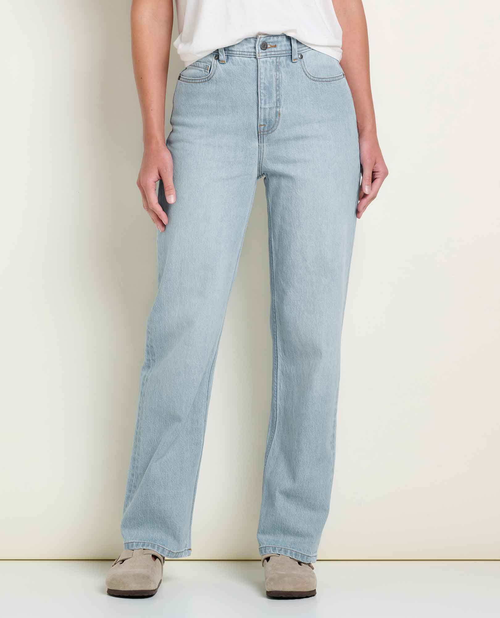 msg:Logan is 5'9 ½" and is wearing a size 6.