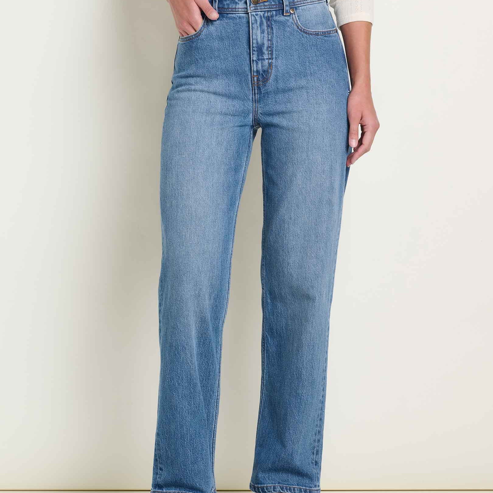 msg:Logan is 5'9 ½" and is wearing a size 6.