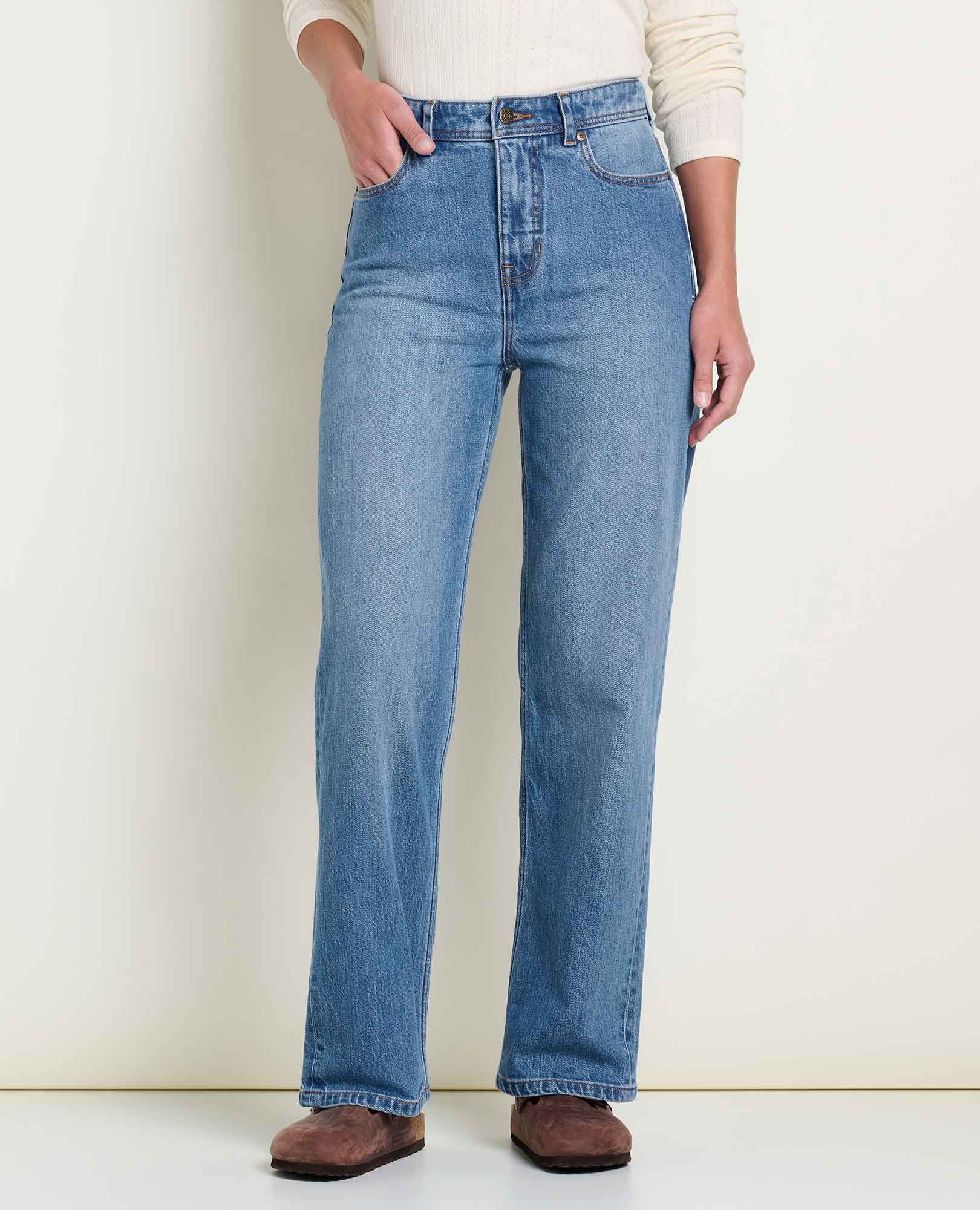 msg:Logan is 5'9 ½" and is wearing a size 6.