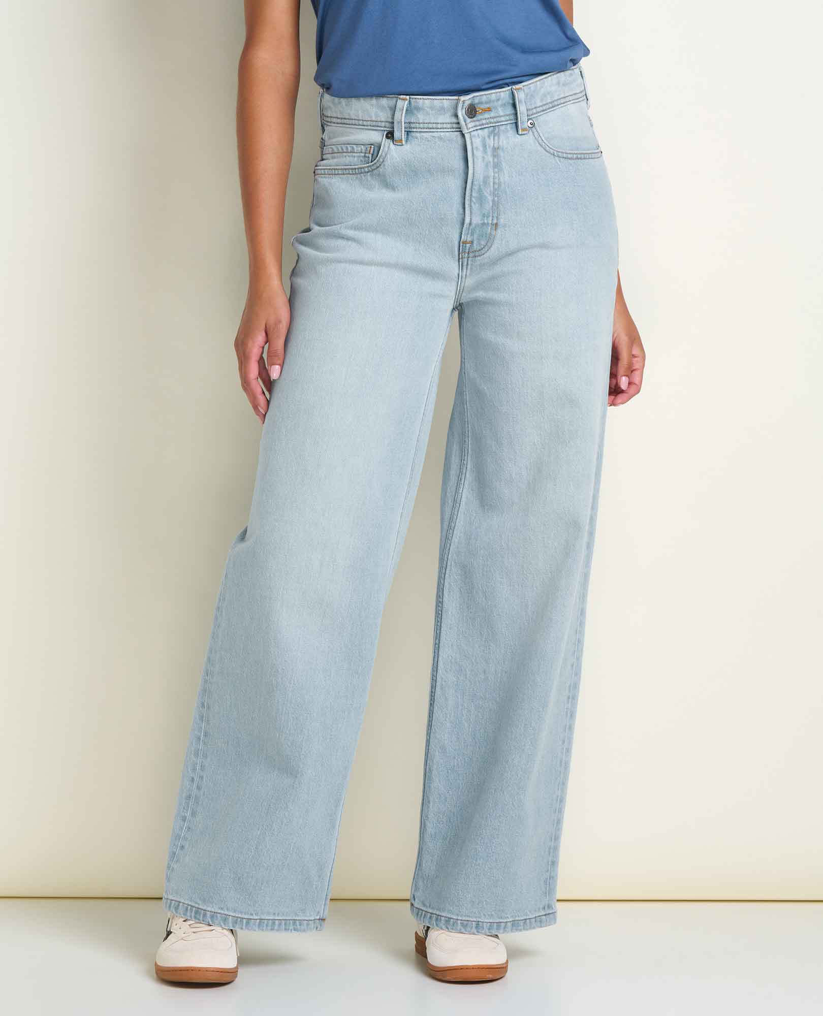 2" and is wearing a size 6.