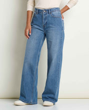 msg:Angelina is 5'8" and is wearing a size 6.