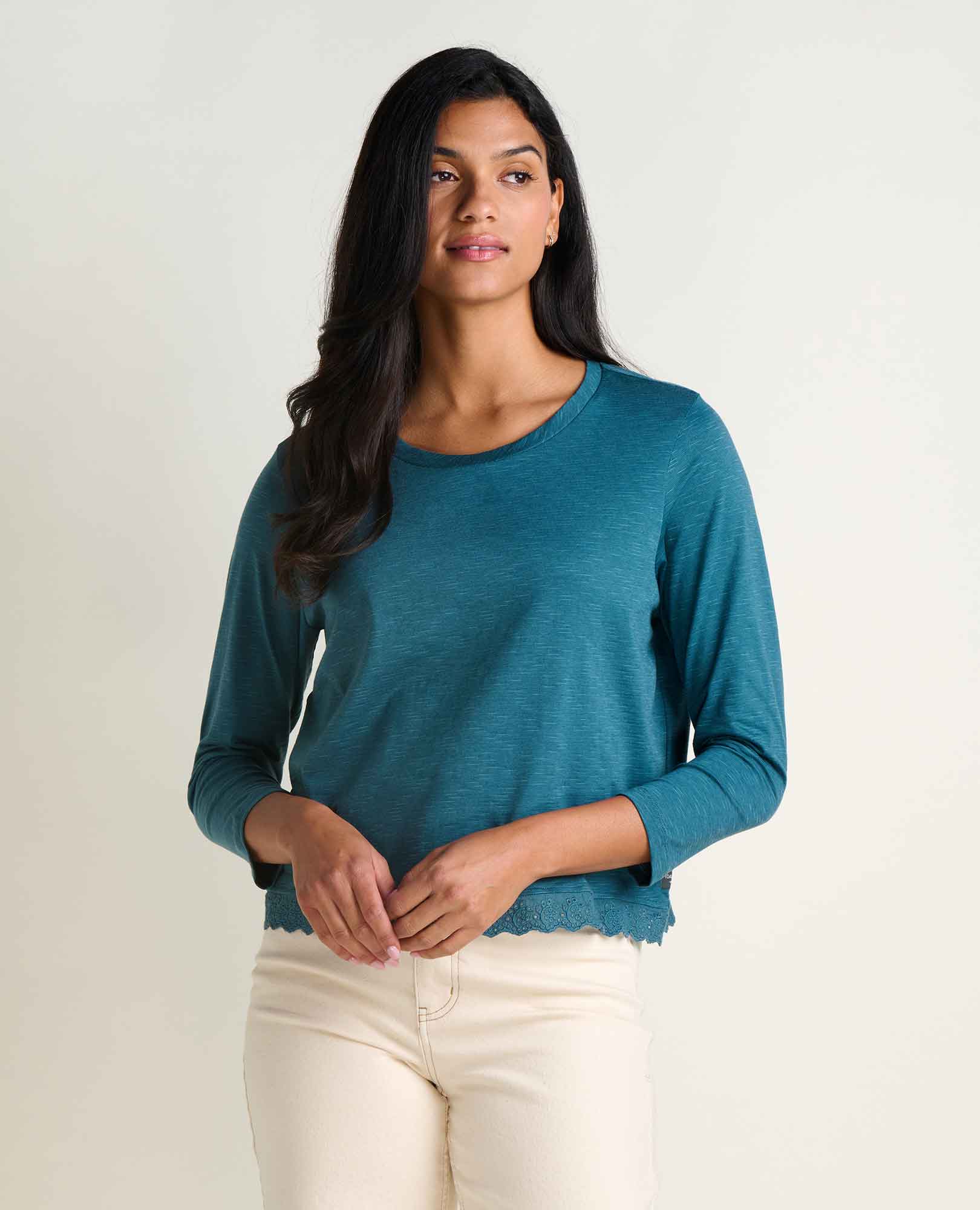 msg:Araya is 5'9 1/2" and is wearing a size small.