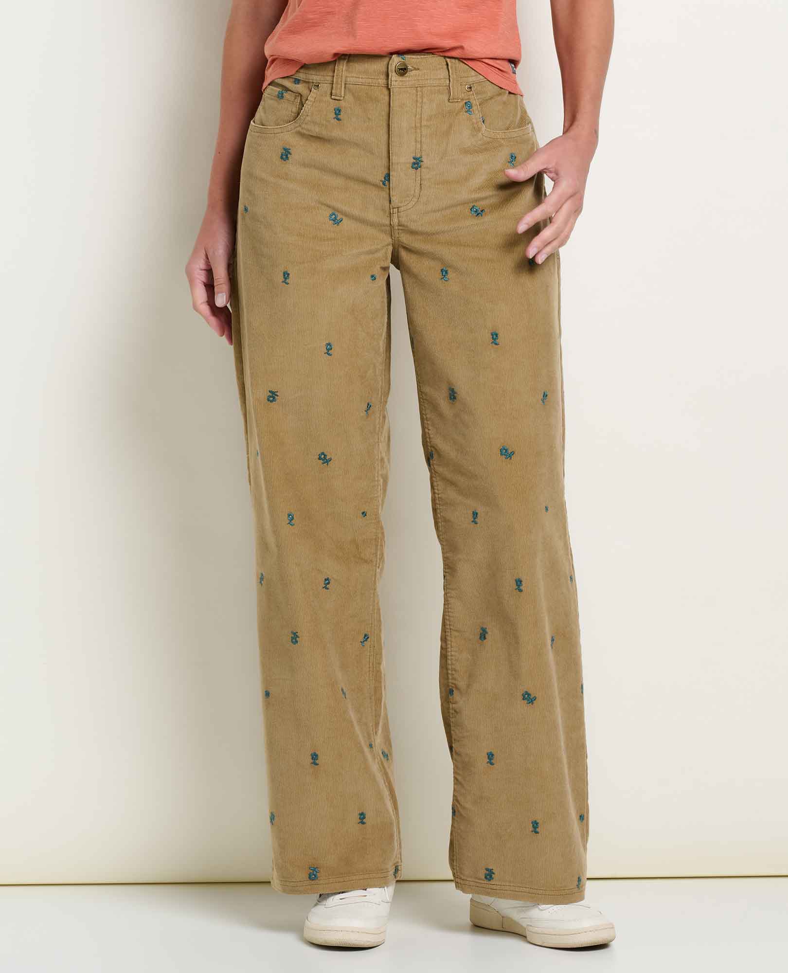 msg:Logan is 5'9 ½" and is wearing a size 6.