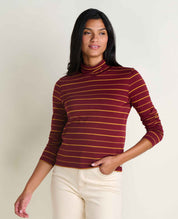 msg:Araya is 5'9 1/2" and is wearing a size small.