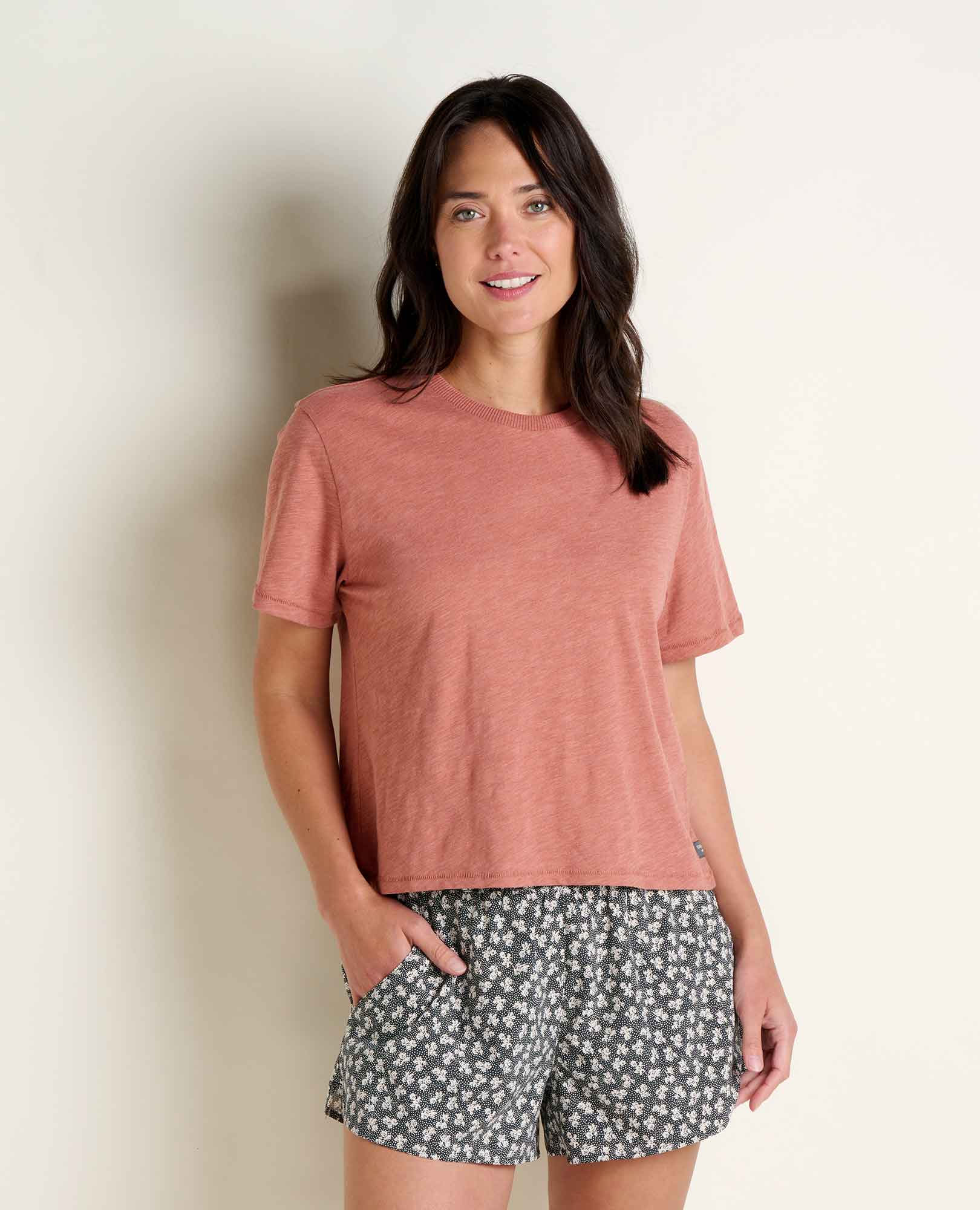 msg:Logan is 5'9 ½" and is wearing a size small.