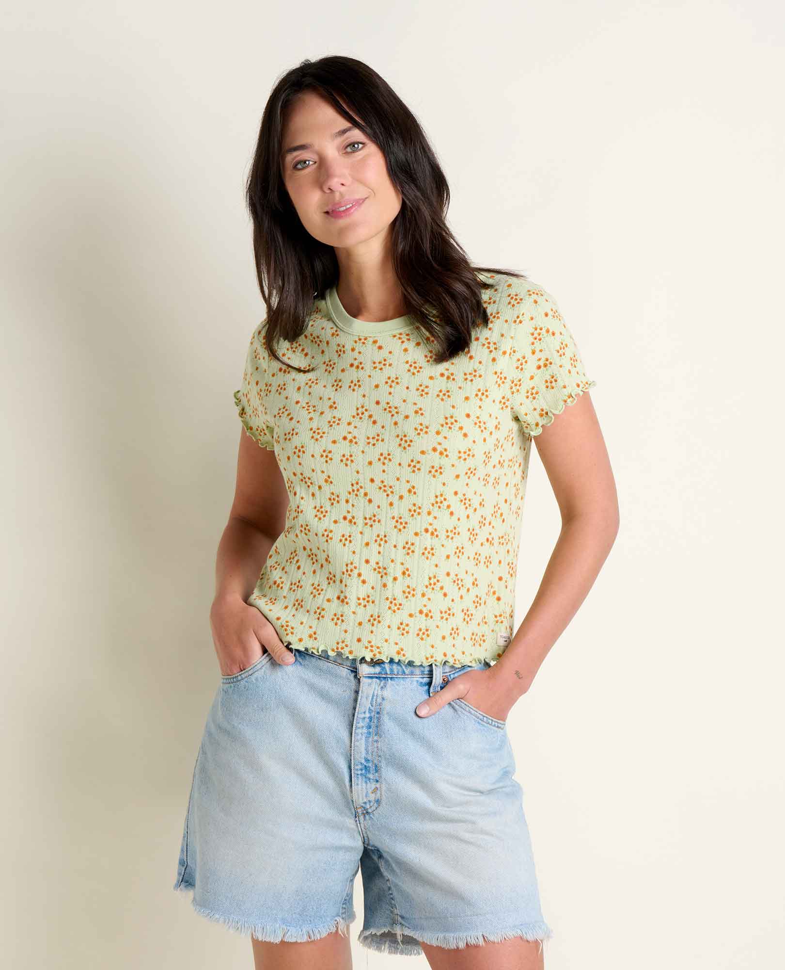 msg:Logan is 5'9 ½" and is wearing a size small.