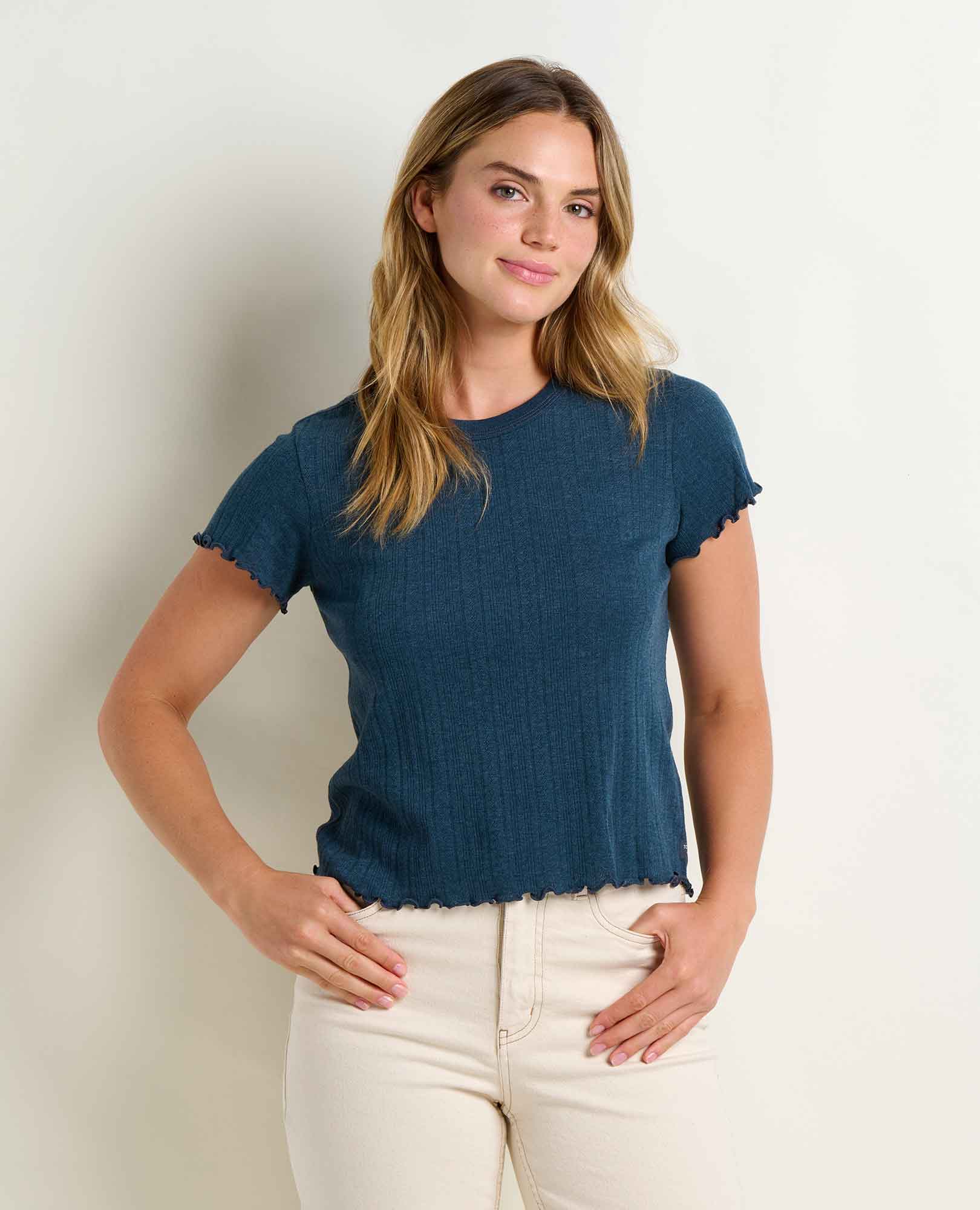 msg:Savanna is 5'9 ½" and is wearing a size small.