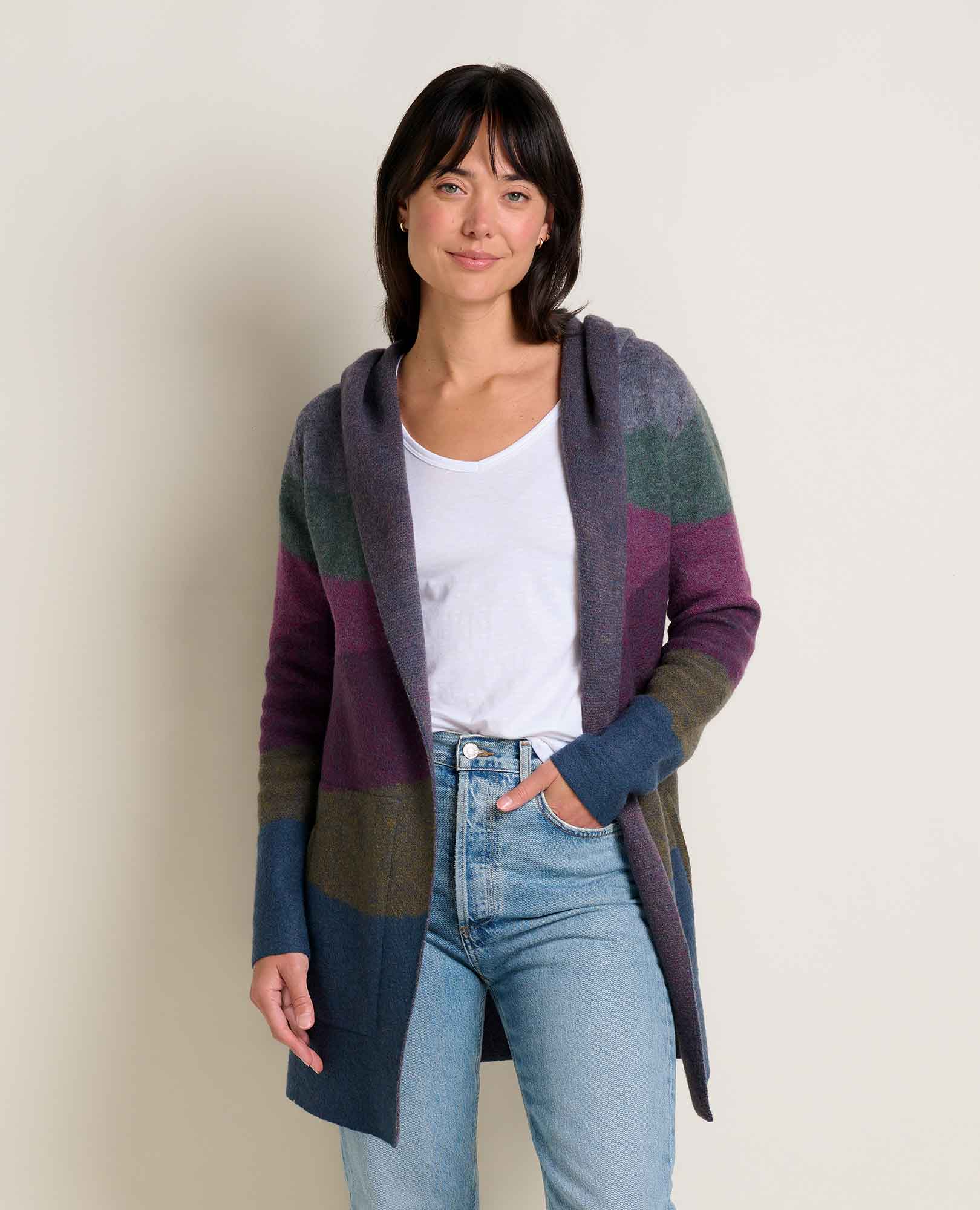 msg:Logan is 5'9 ½" and is wearing a size small.