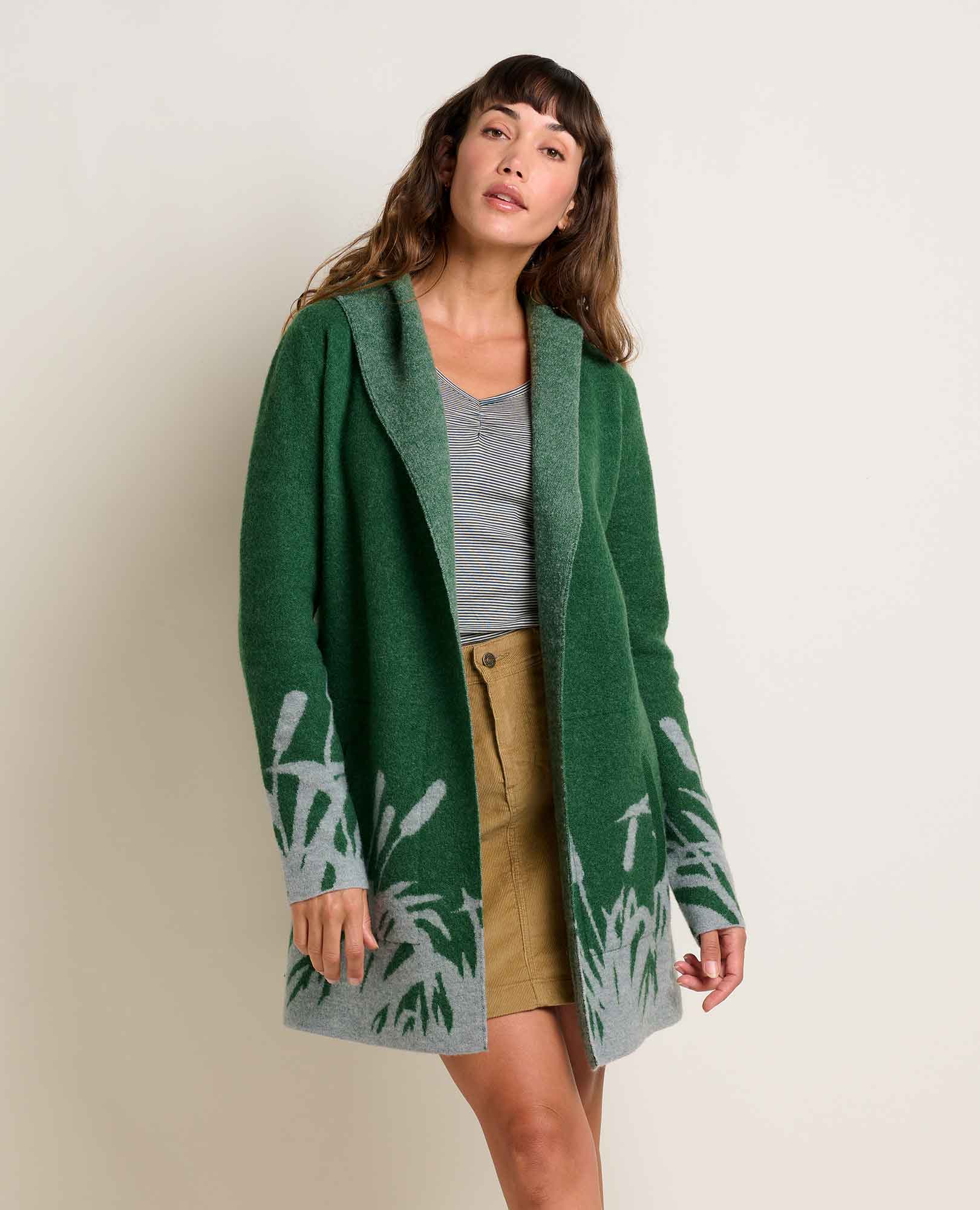 msg:Brook is 5'8" and is wearing a size small.