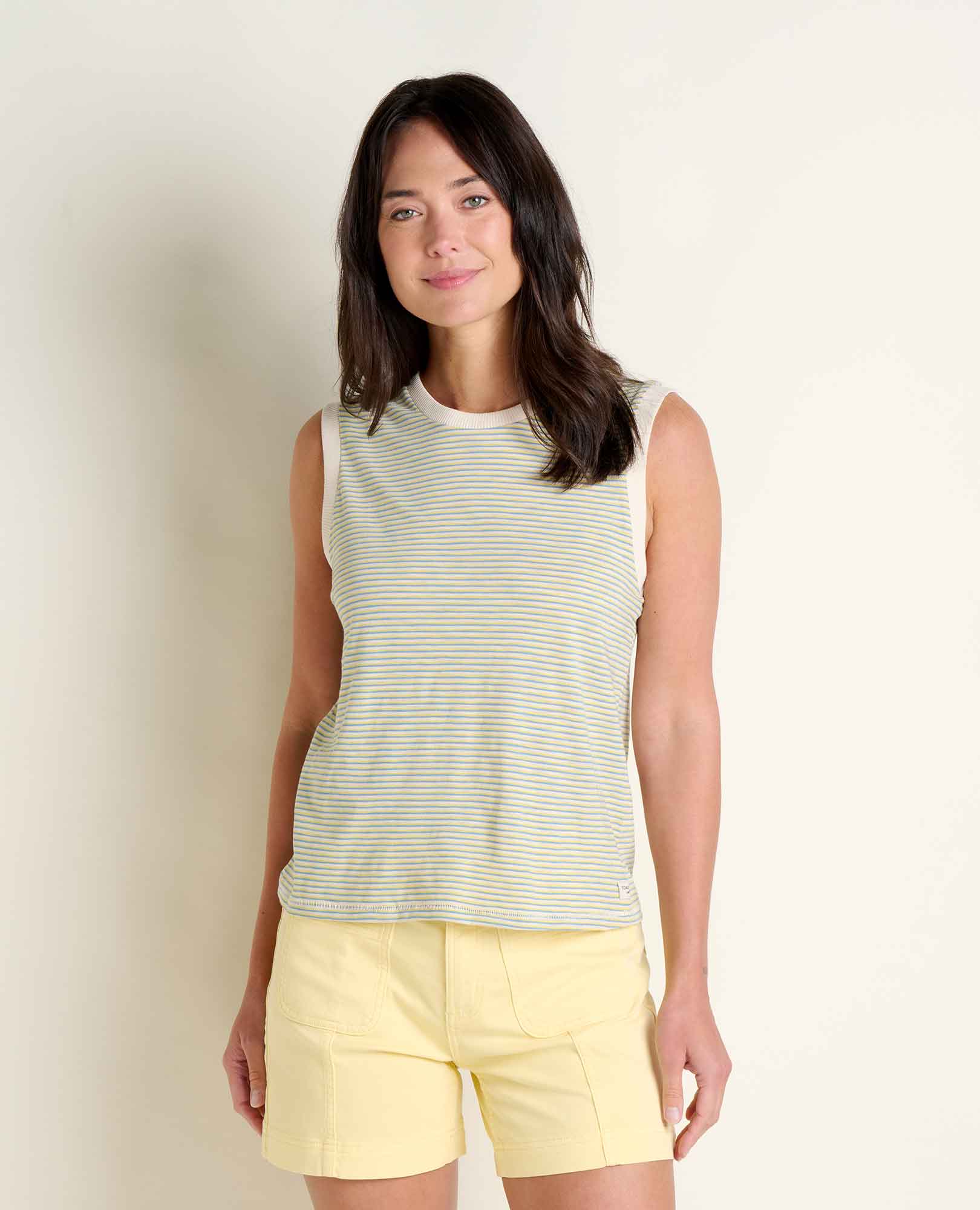 msg:Logan is 5'9 ½" and is wearing a size small.