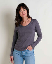 msg:Logan is 5'9 ½" and is wearing a size small.