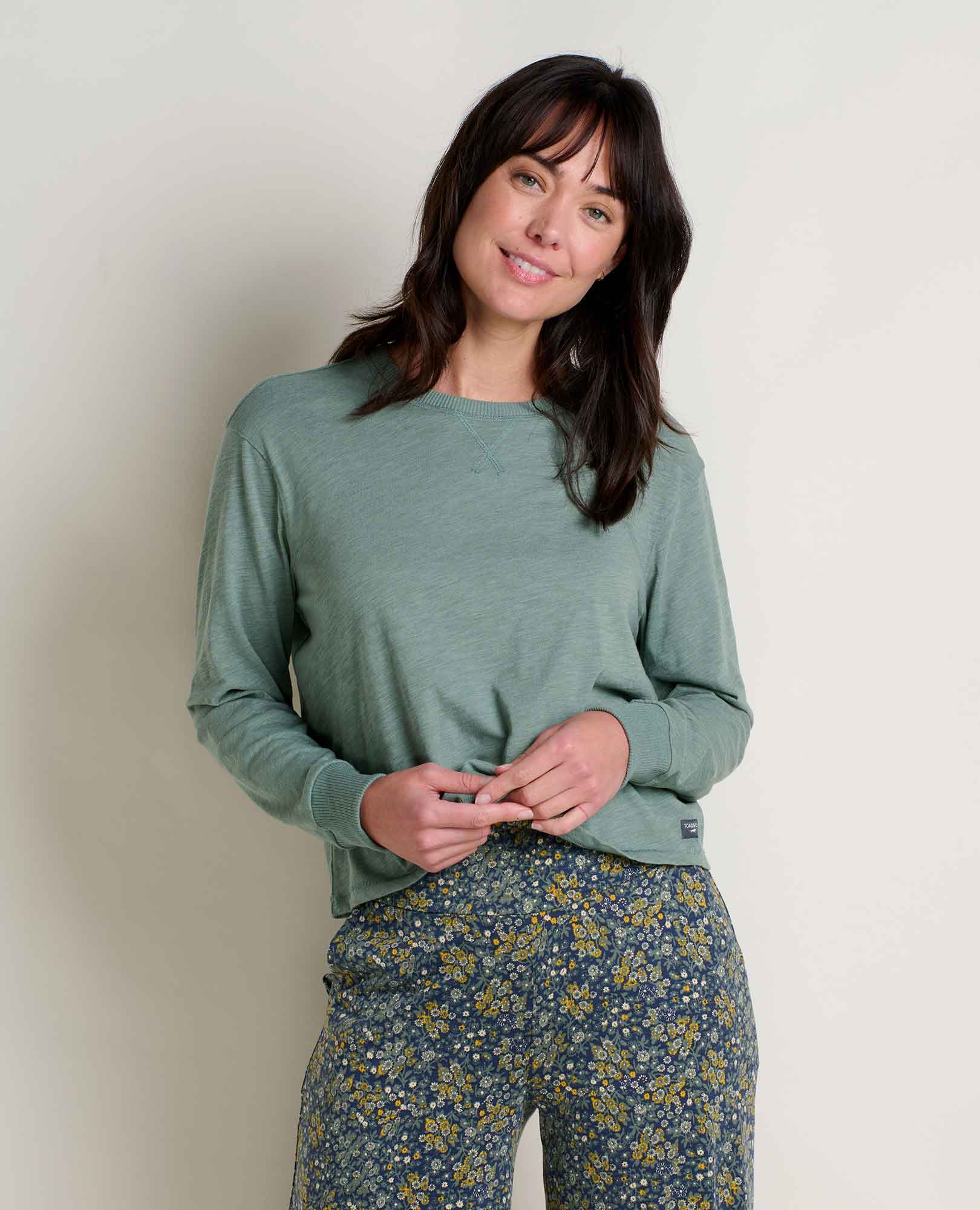 msg:Logan is 5'9 ½" and is wearing a size small.