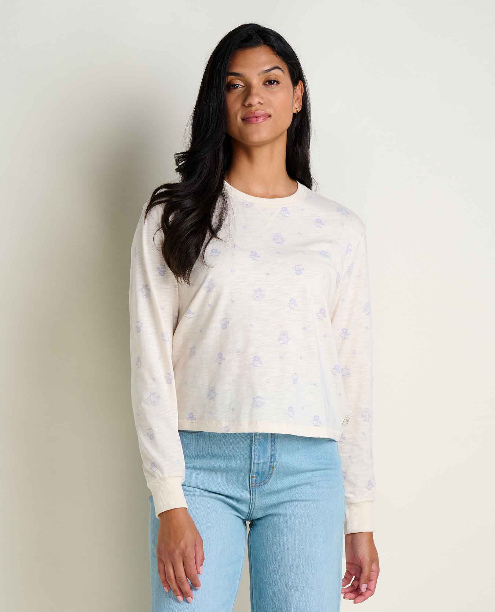 msg:Araya is 5'9 1/2" and is wearing a size small.