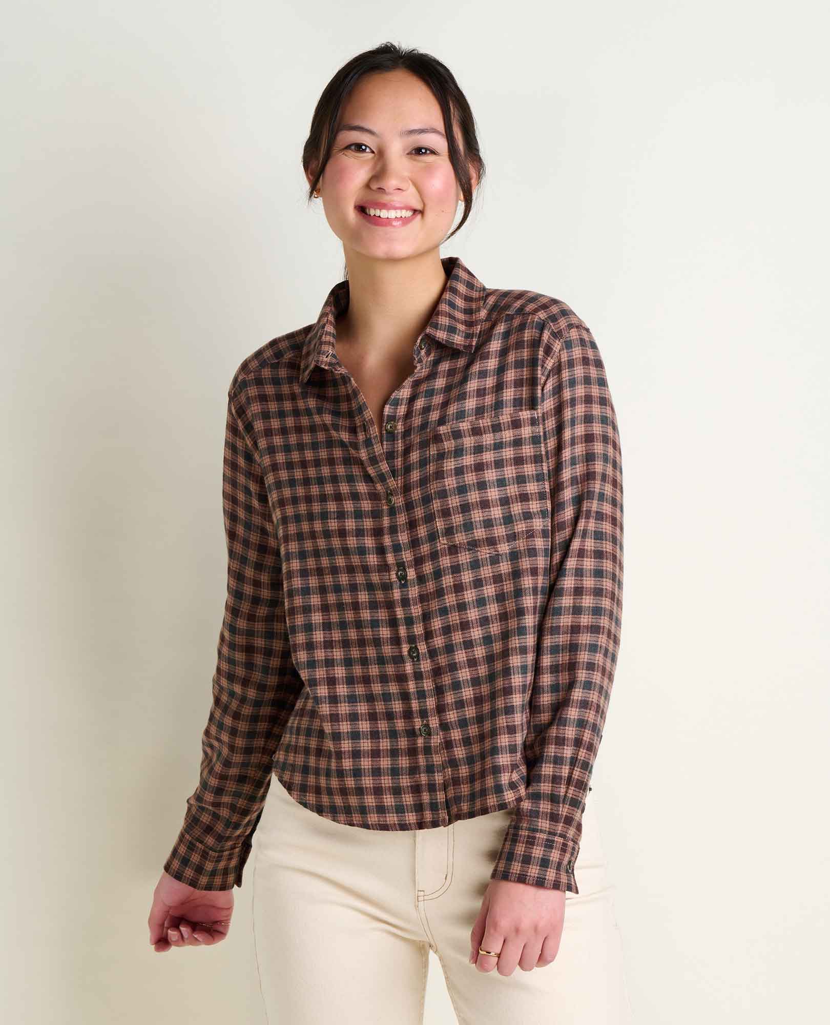 msg:China is 5'8 1/2" and is wearing a size small.