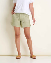 msg:Logan is 5'9 ½" and is wearing a size 6.