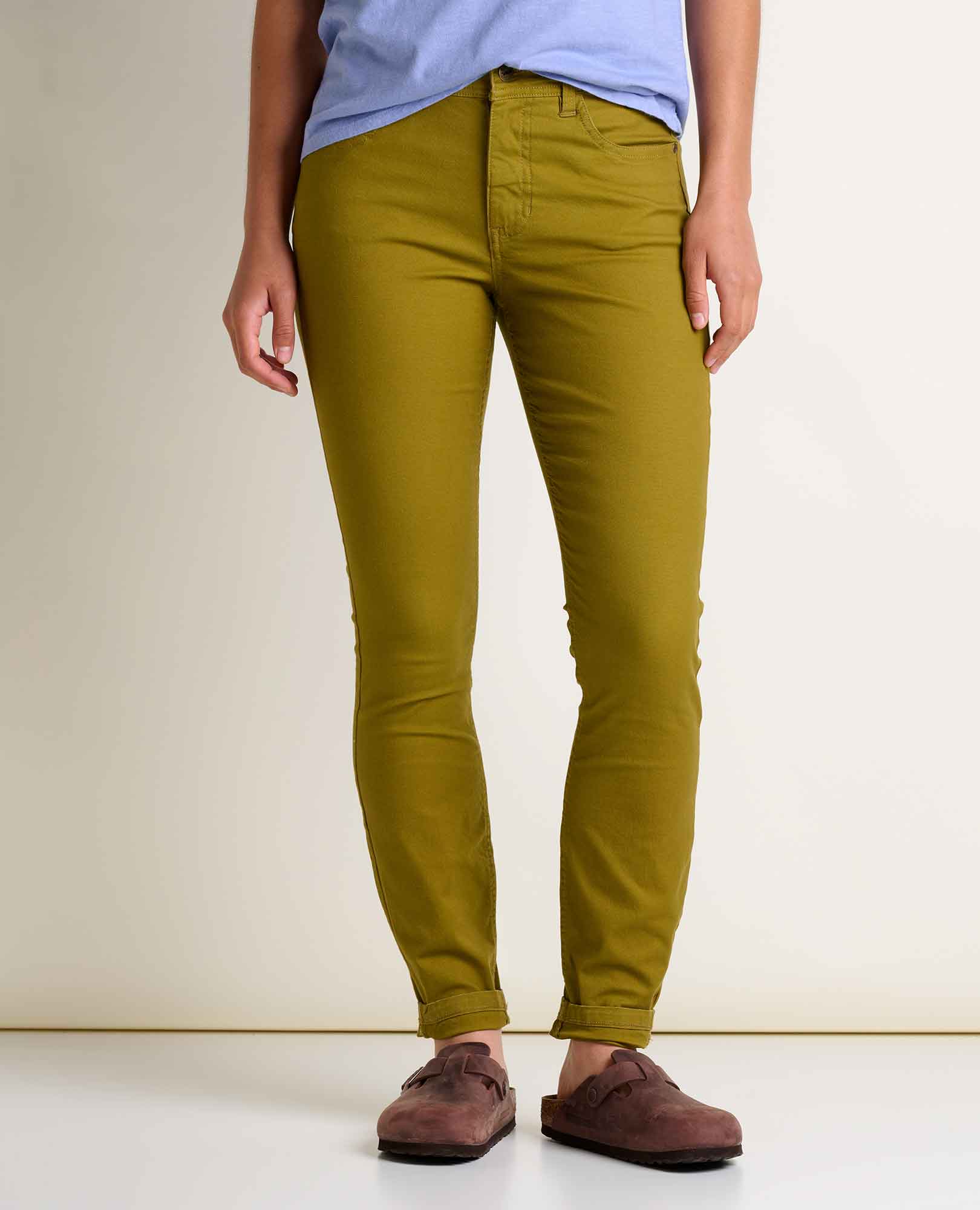 msg:Angelina is 5'8" and is wearing a size 6.