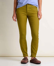 msg:Angelina is 5'8" and is wearing a size 6.