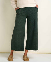 msg:Araya is 5'9 1/2" and is wearing a size small.