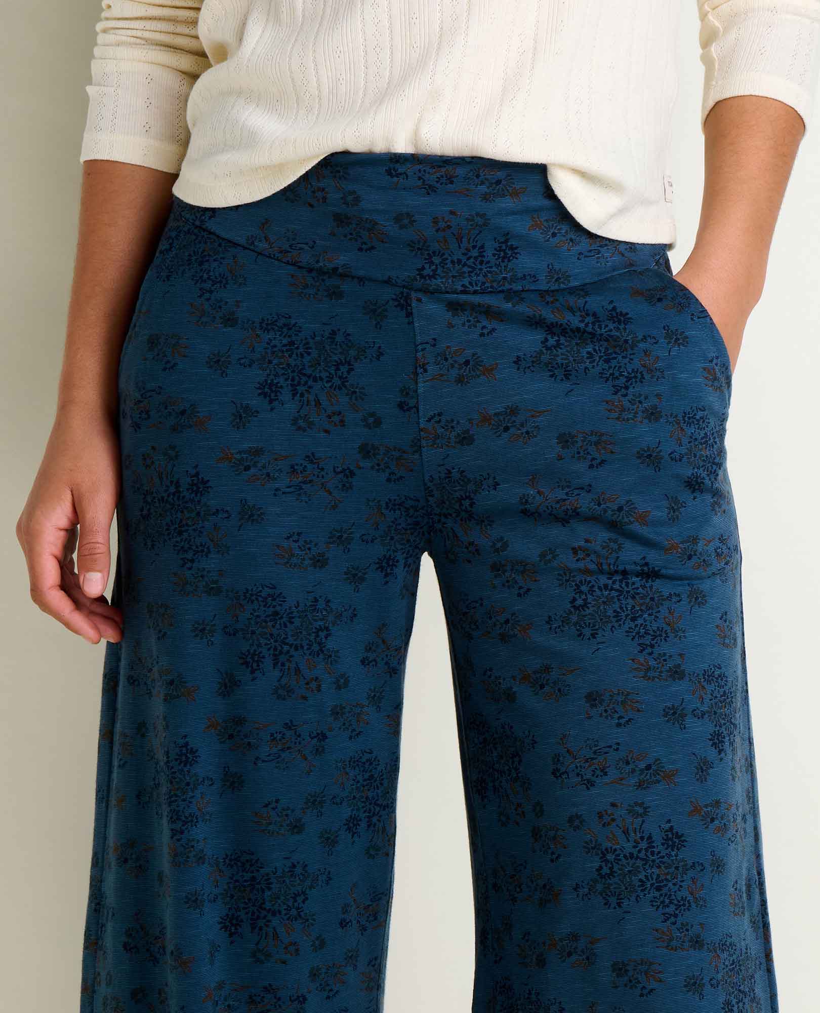Chaka Wide Leg Crop Pant