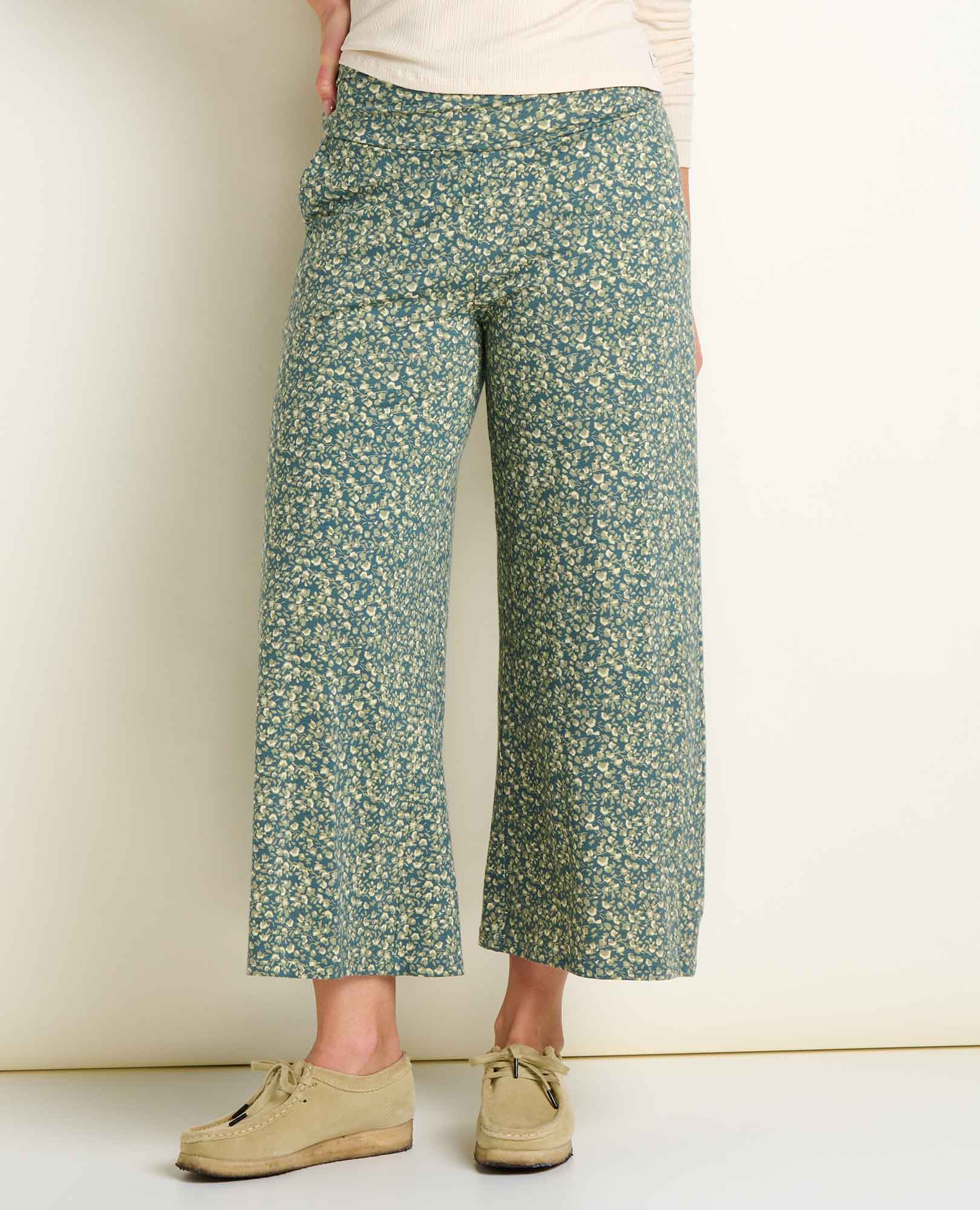 msg:Savanna is 5'9 ½" and is wearing a size small.