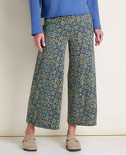 msg:Logan is 5'9 ½" and is wearing a size small.