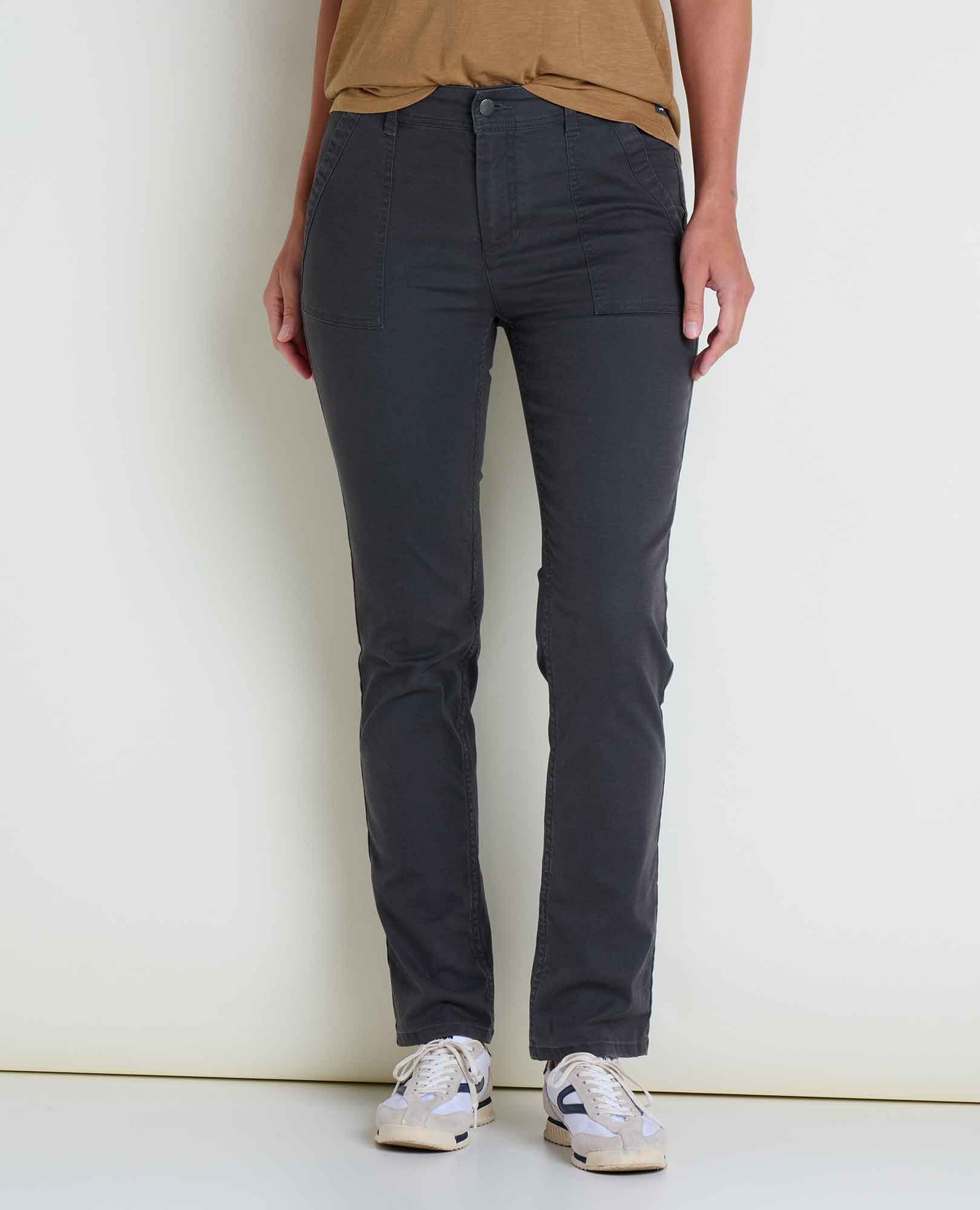 msg:Logan is 5'9½" and is wearing a size 6.