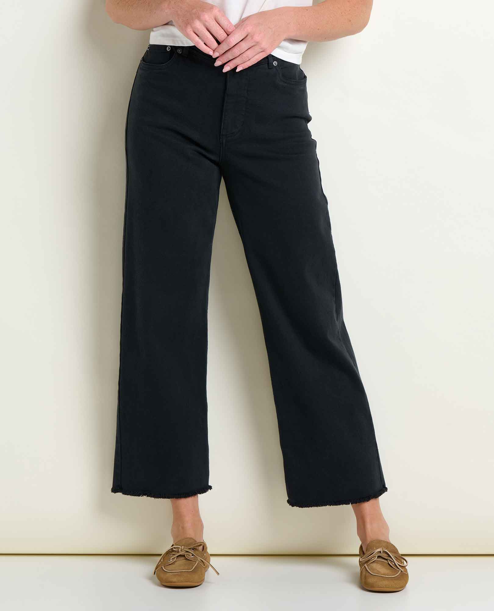 2" and is wearing a size 6.