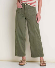 msg:Logan is 5'9 ½" and is wearing a size 6.