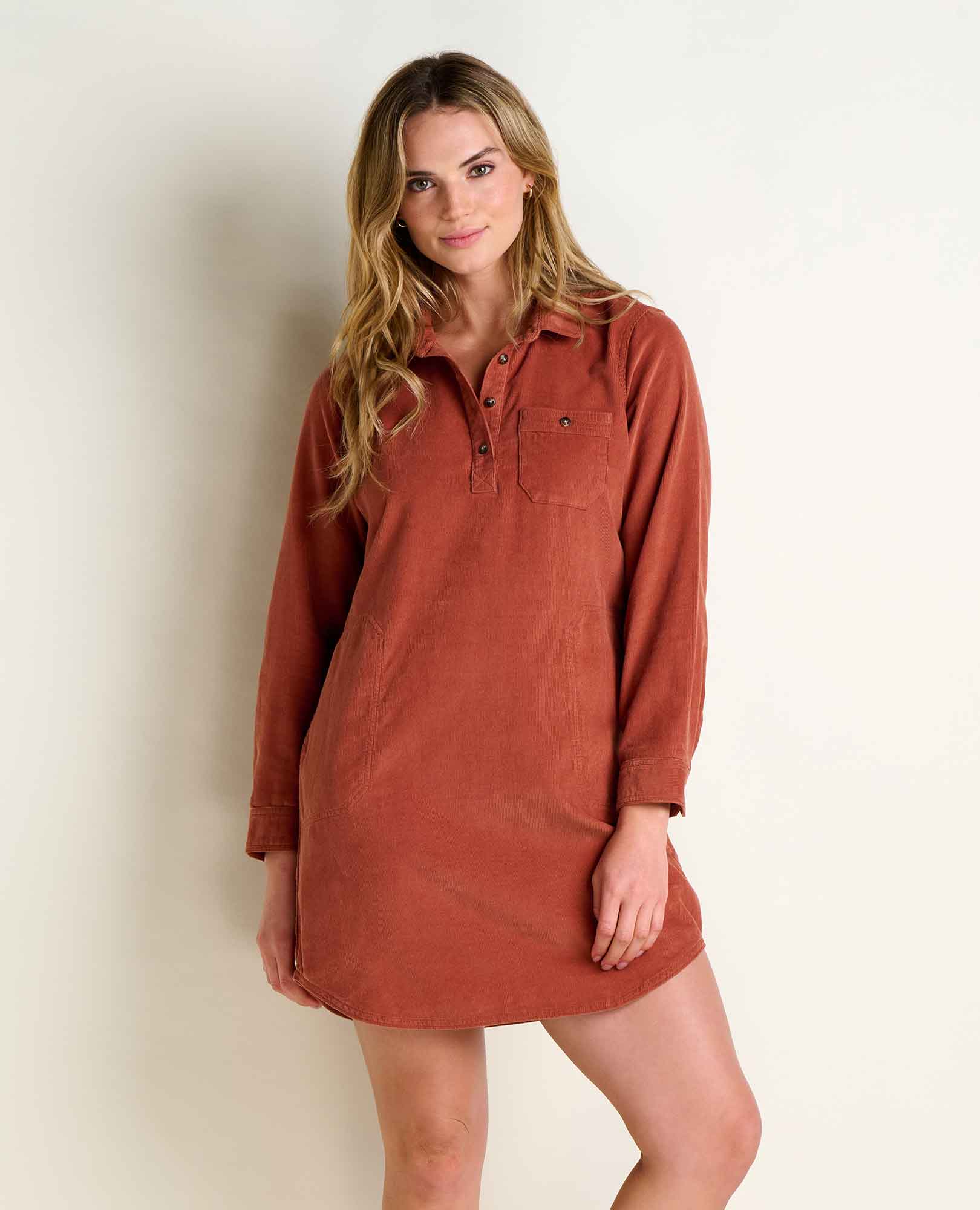 msg:Savanna is 5'9 ½" and is wearing a size small.