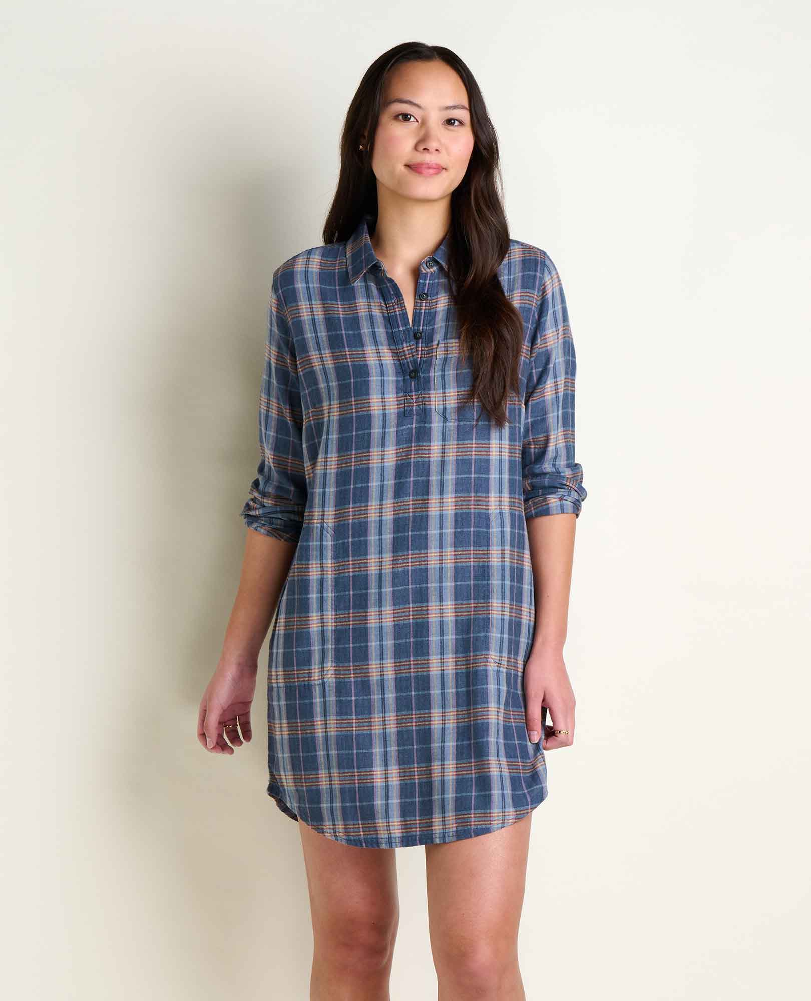 2" and is wearing a size small.