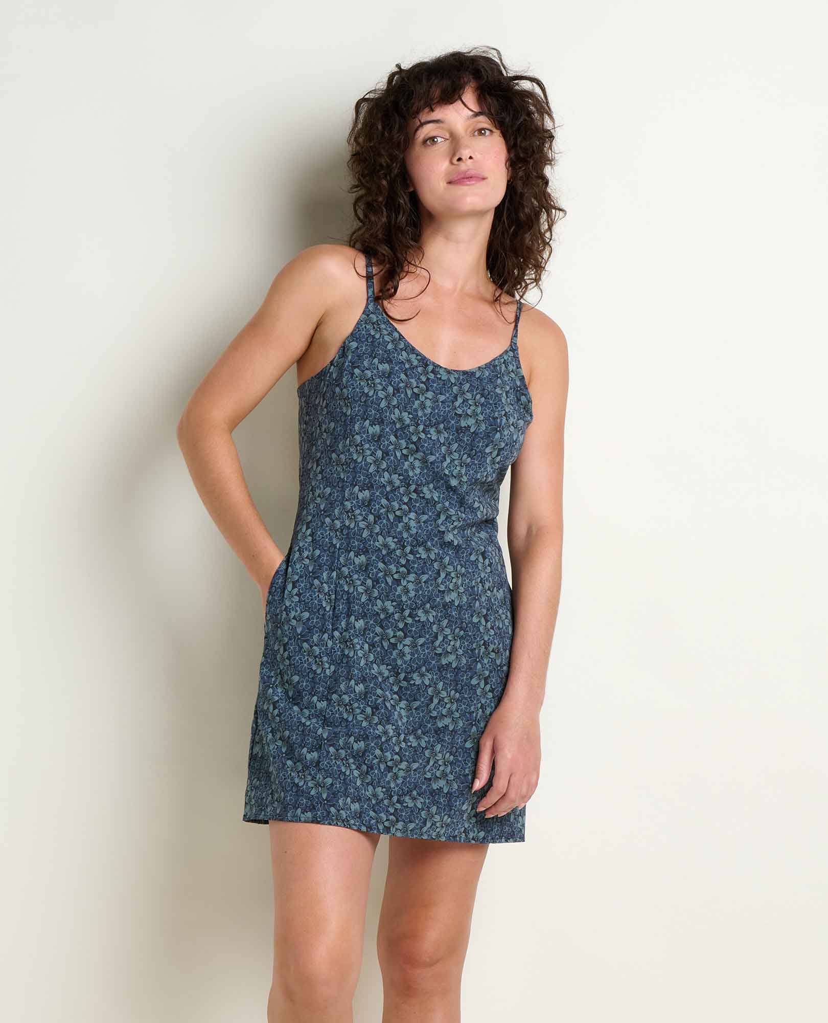 msg:Rayana is 5'9" and is wearing a size small.