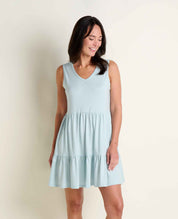 msg:Logan is 5'9 ½" and is wearing a size small.